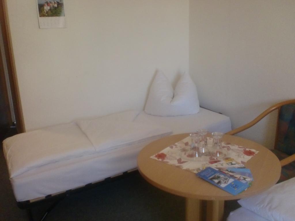 Hotel & Restaurant "Zum Firstenstein" Konigshain Habitación foto